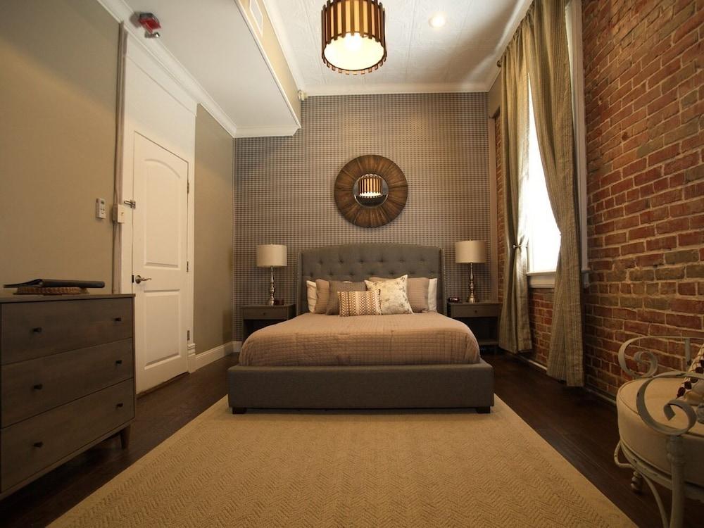 Hamilton House Inn photo 16