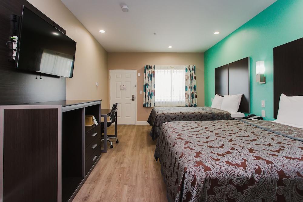 Palace Inn and Suites - Willowbrook Mall photo 19