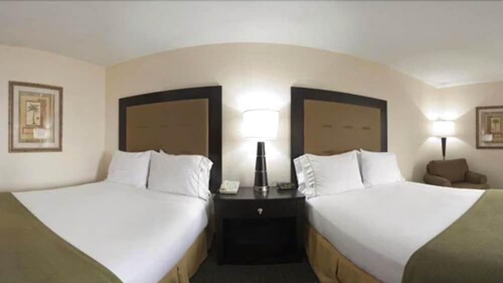 Holiday Inn Express Harlingen by IHG photo 22