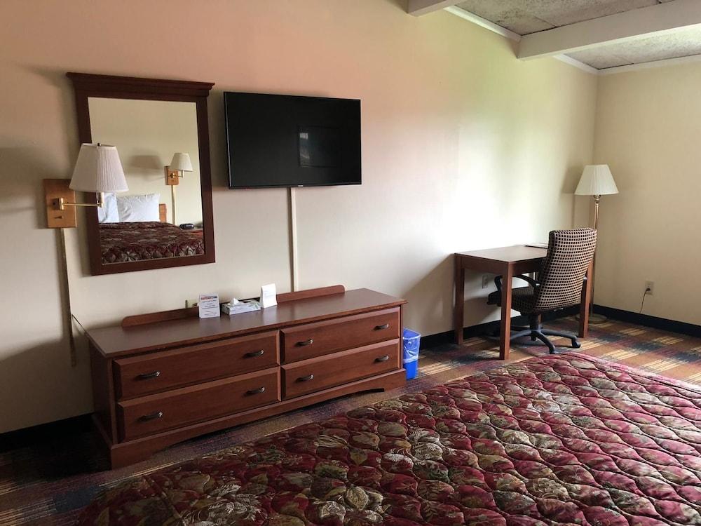 Red Carpet Inn North Syracuse photo 34