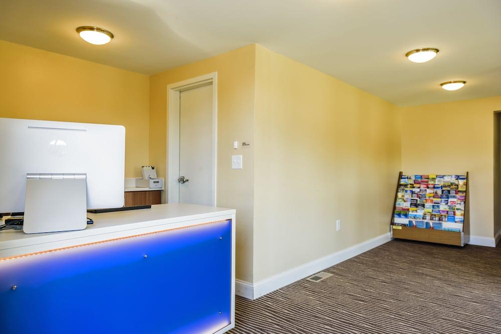 AArya Hotel By Niagara Fashion Outlets photo 3