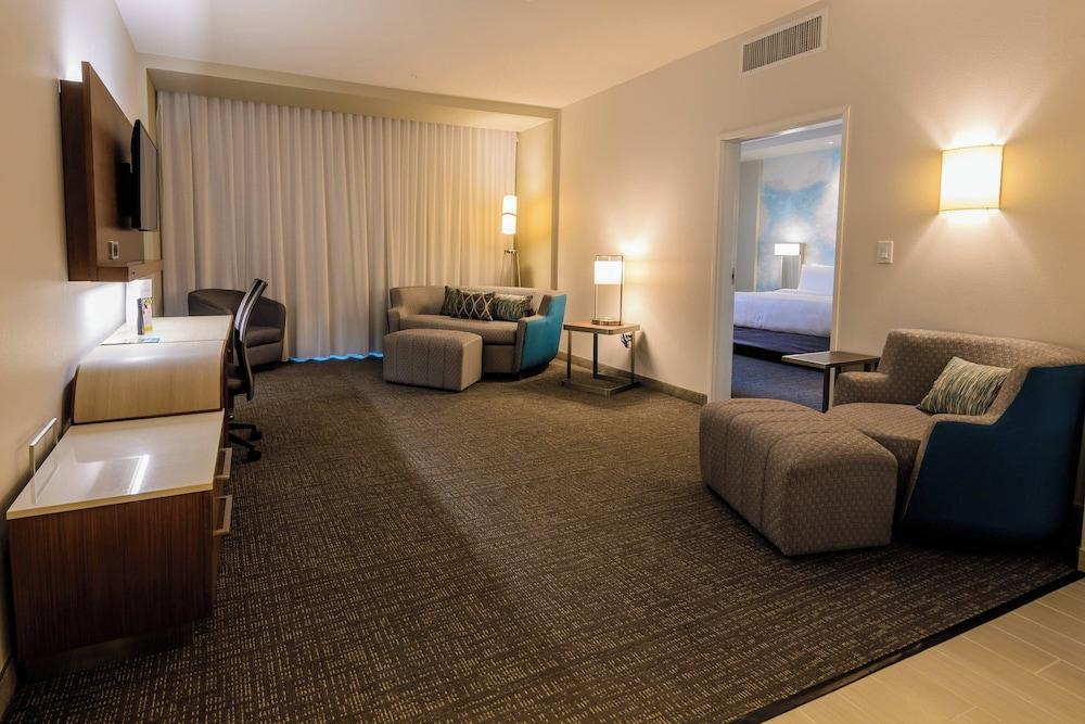 Courtyard by Marriott Lake Jackson photo 20