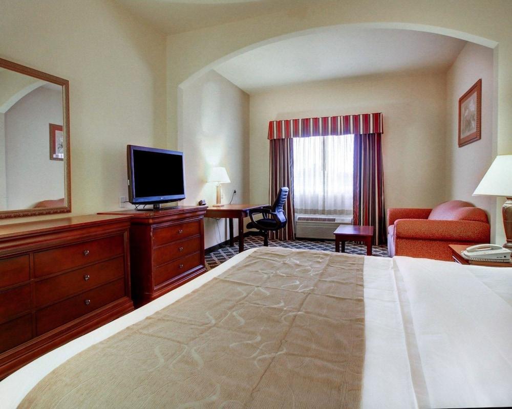 Clarion Suites Vidalia Riverfront photo 4