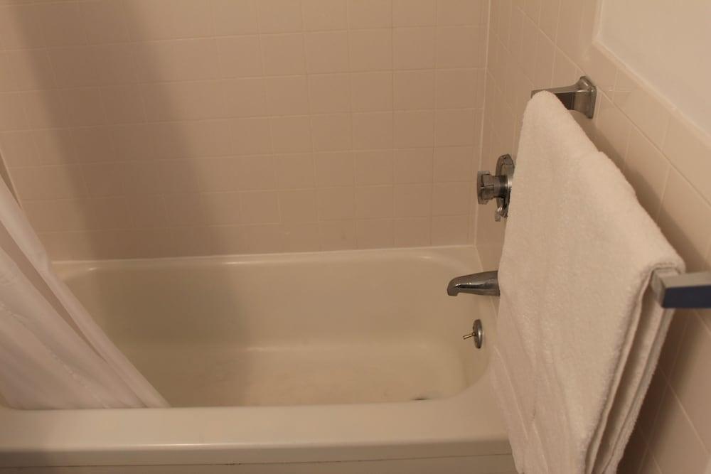 Oceanside Motel photo 35