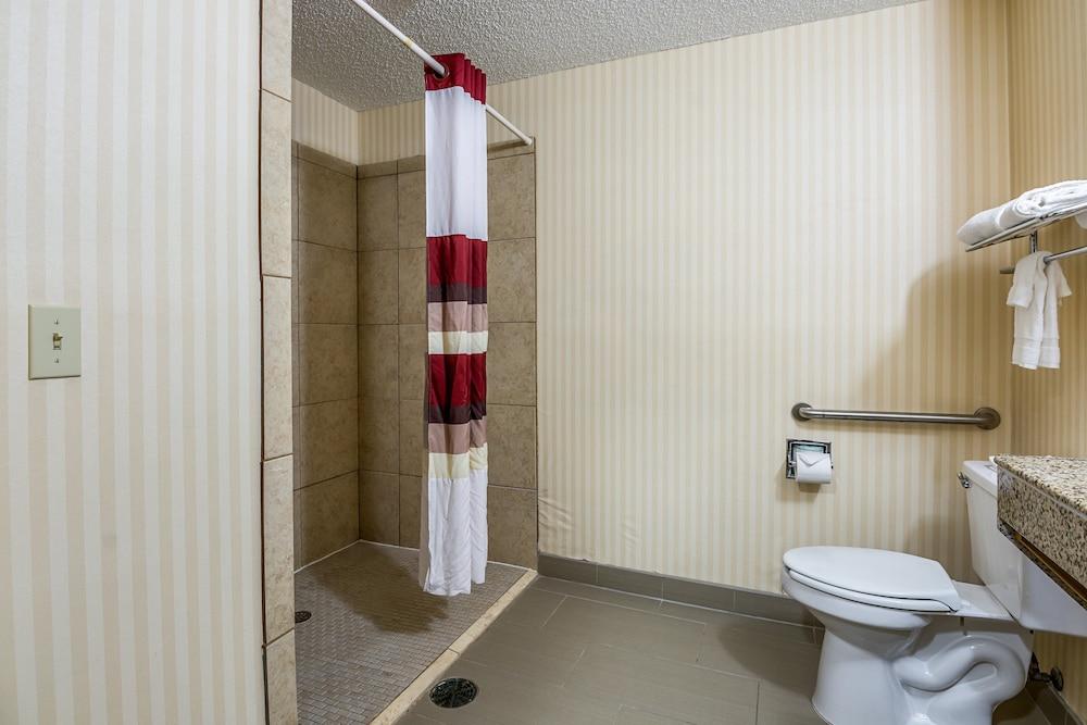 Red Roof Inn & Suites Little Rock photo 41