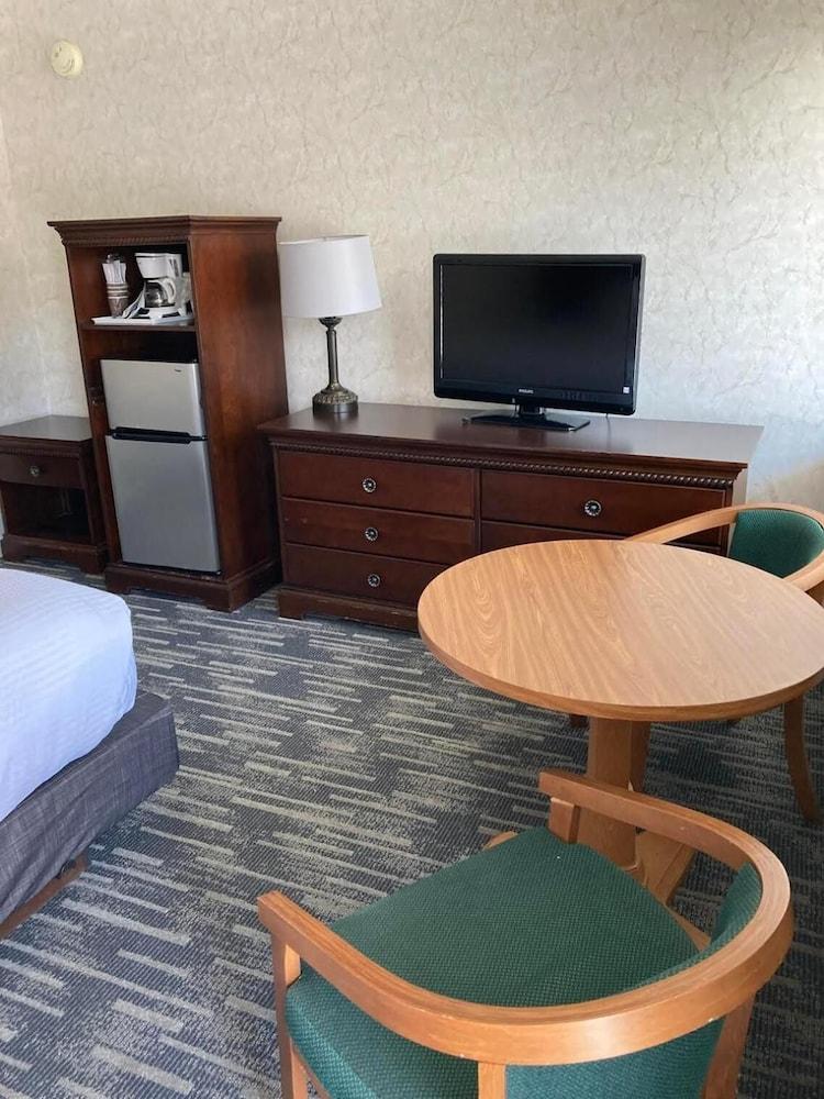 Park Lane Motel photo 47