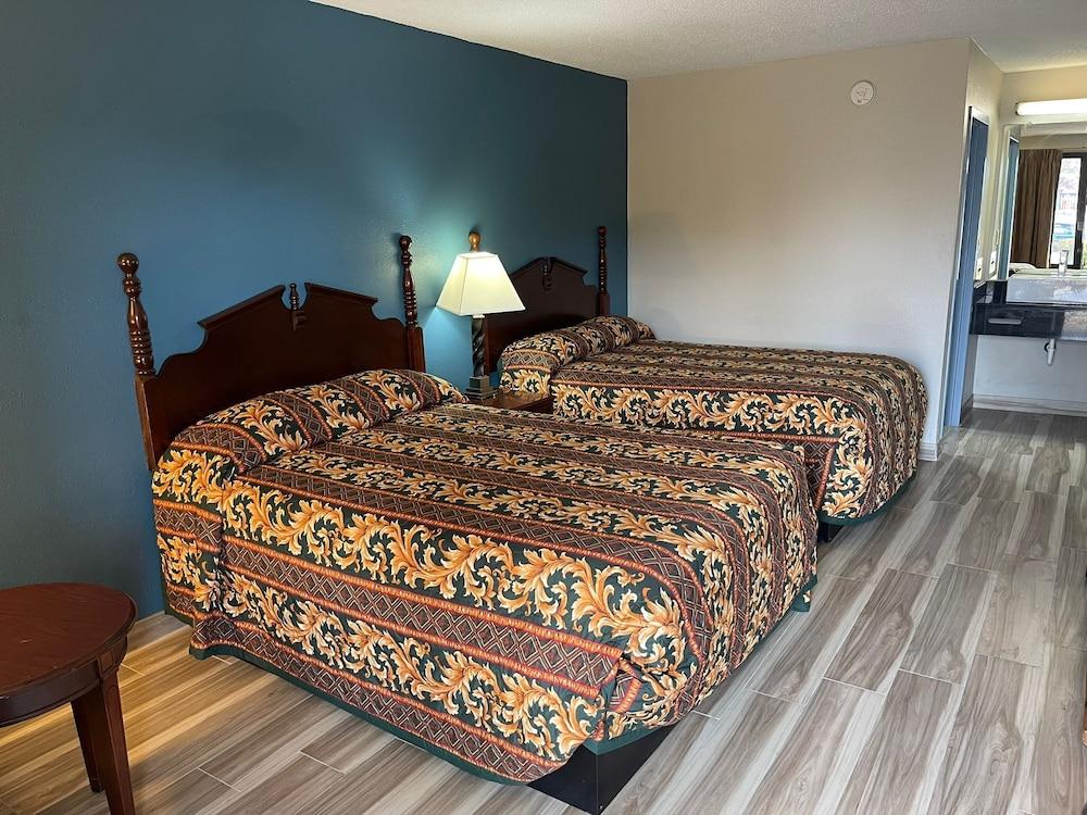 Brookwood Inn photo 3