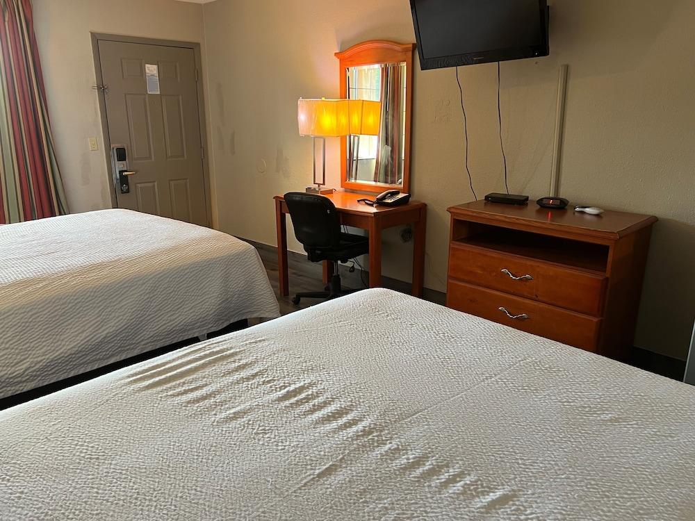 Days Inn by Wyndham KU Lawrence photo 9