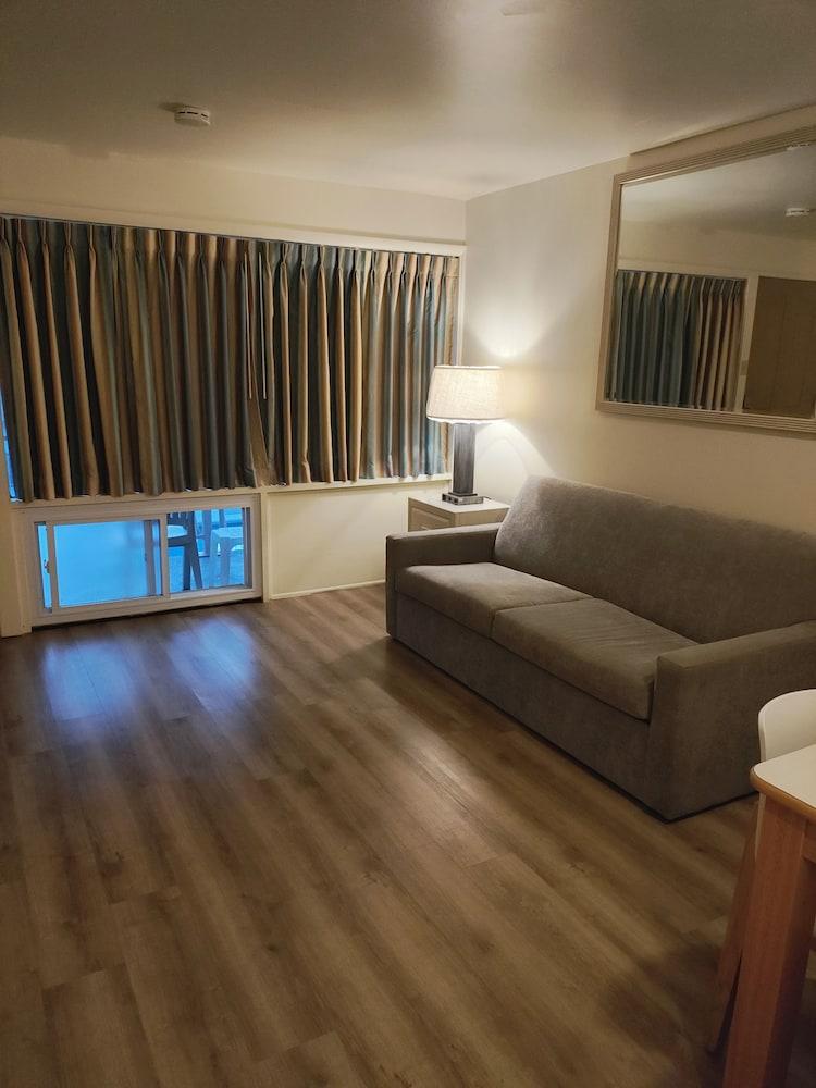 Condor Motel photo 38