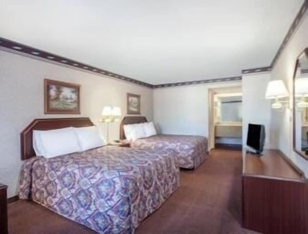 Days Inn by Wyndham Saint Pauls photo 7
