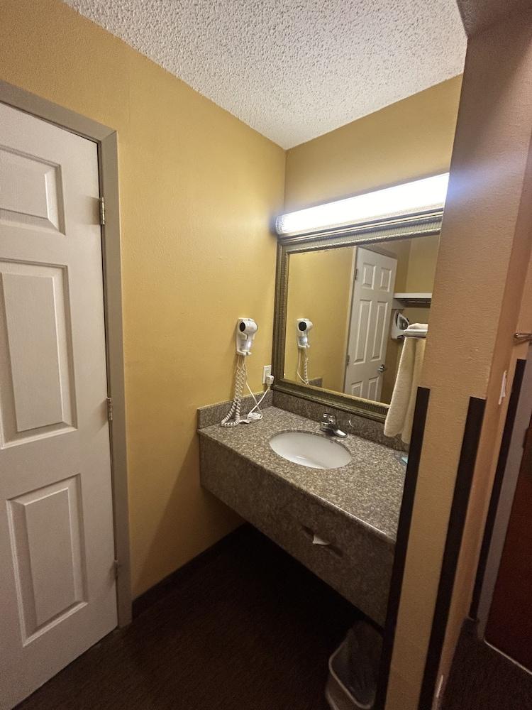 Shary Inn and Suites photo 20