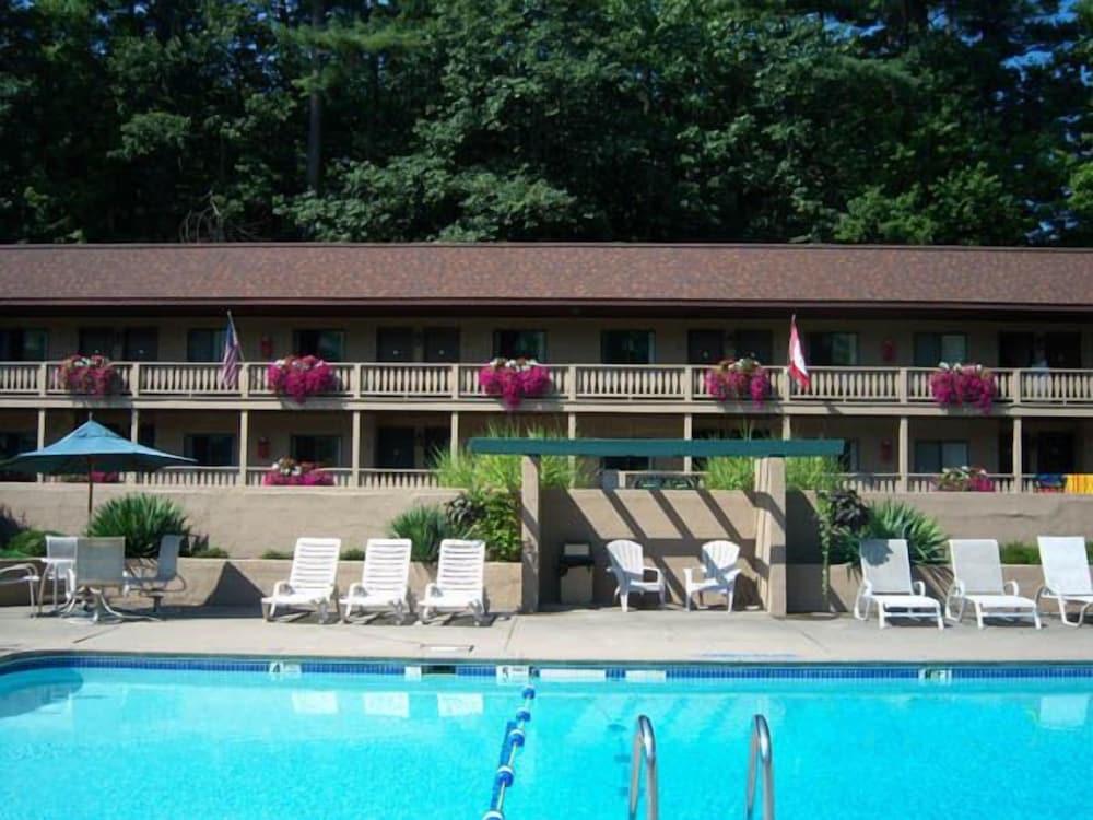 Tall Pines Motel photo 19