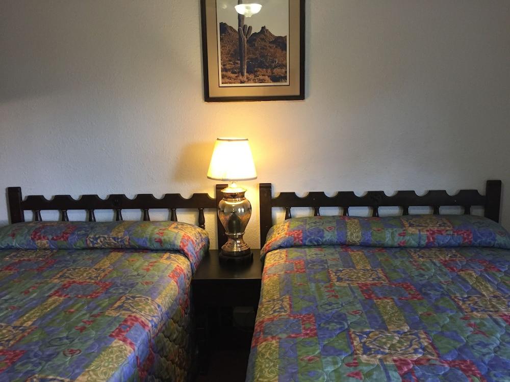 Delux Inn Big Spring photo 6