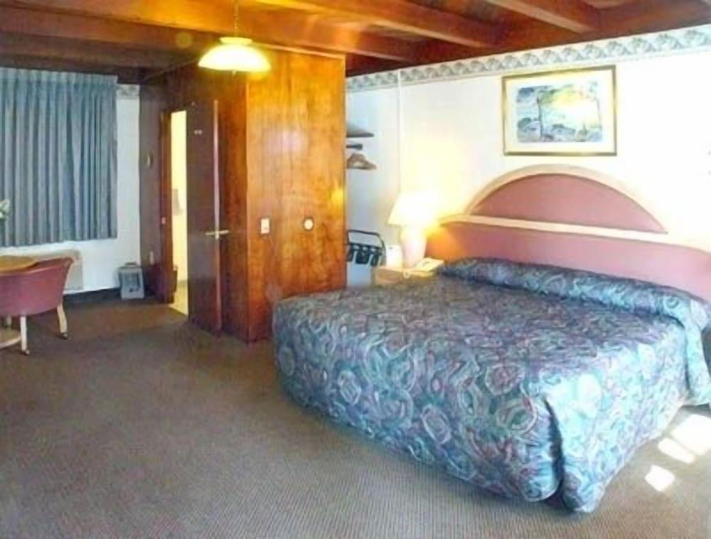 Cloverdale Oaks Inn photo 4