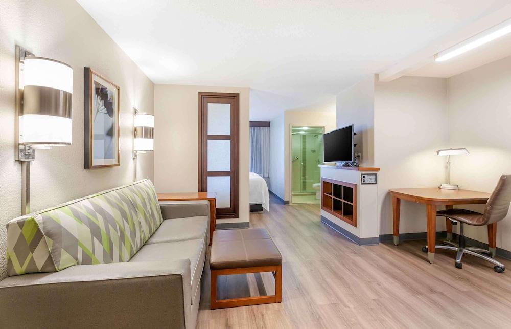Extended Stay America Premier Suites Pittsburgh Cranberry To photo 3