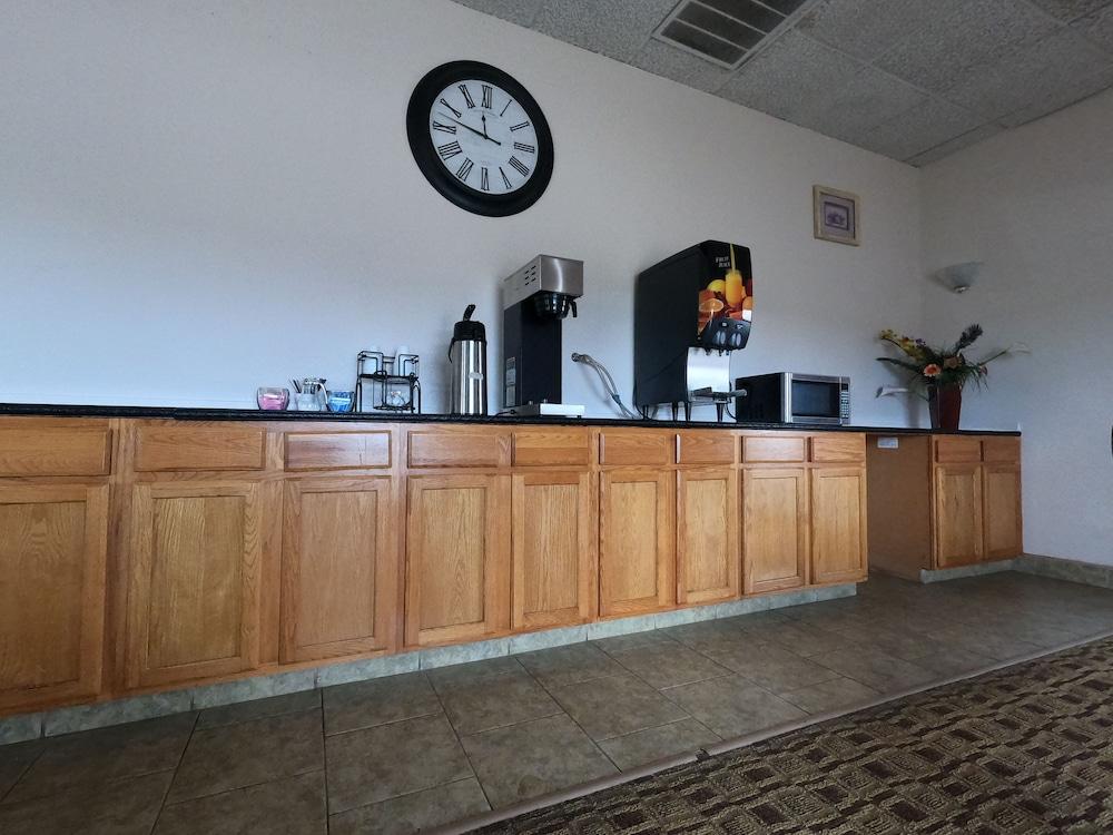 Salina Inn photo 18