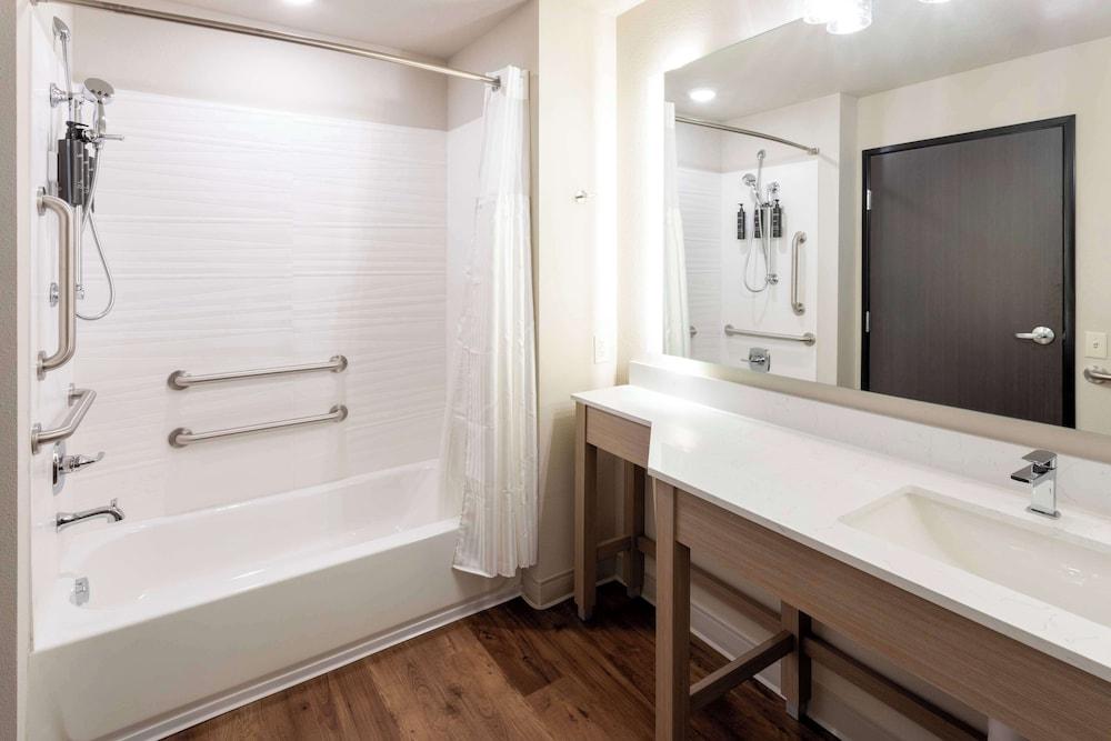 GrandStay Hotel & Suites photo 22