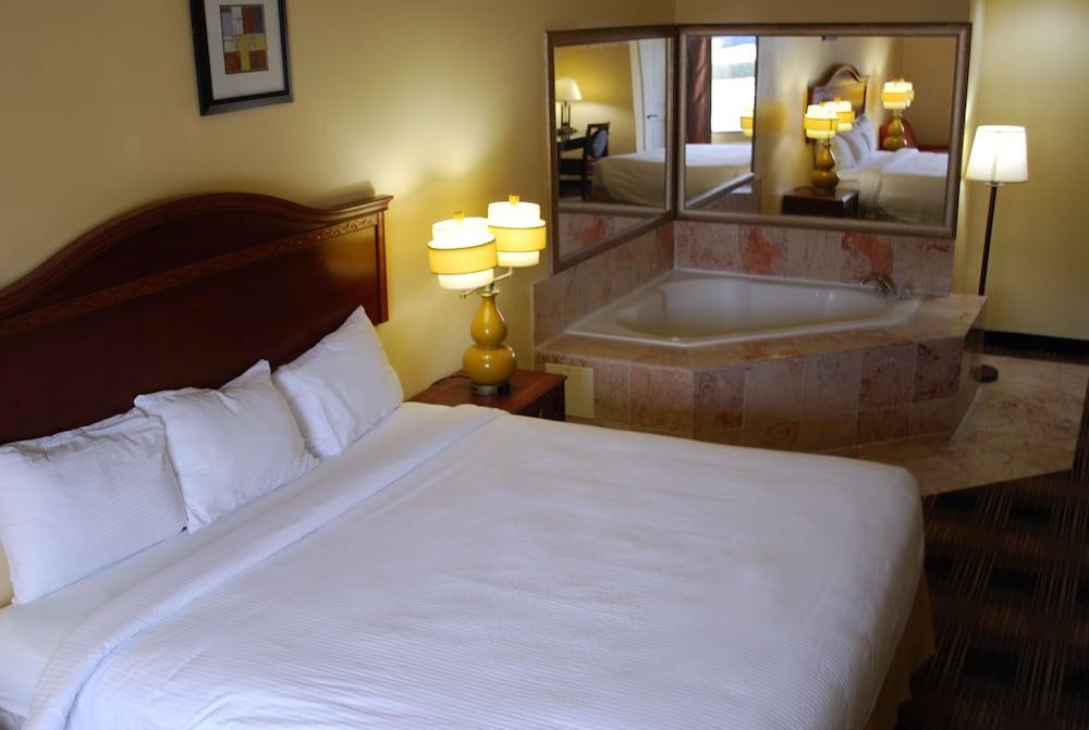 Jameson Inn and Suites Riverdale photo 20