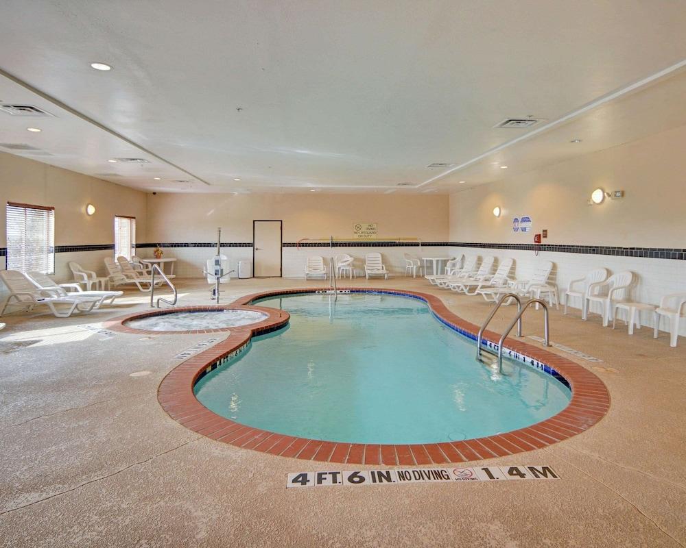 Quality Suites Near Cedar Creek Lake photo 12