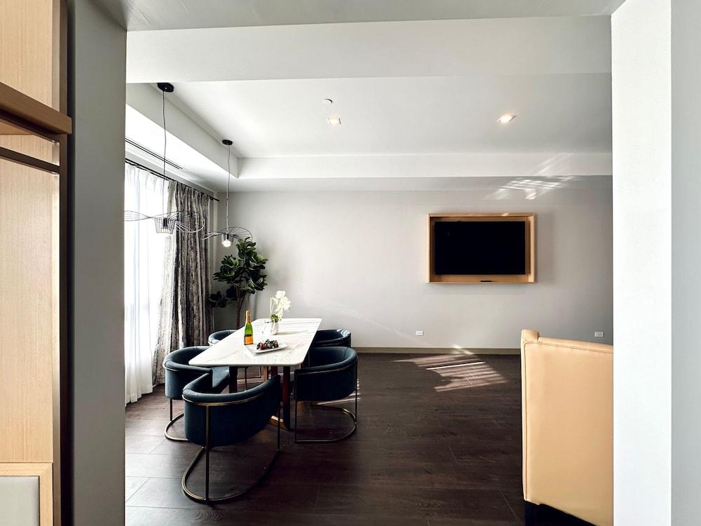 Chez Hotel Arlington Heights photo 9