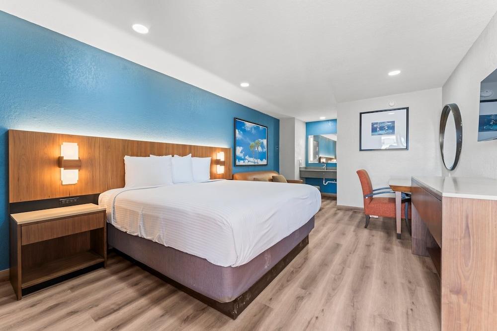 Econo Lodge Inn & Suites Sealy photo 18