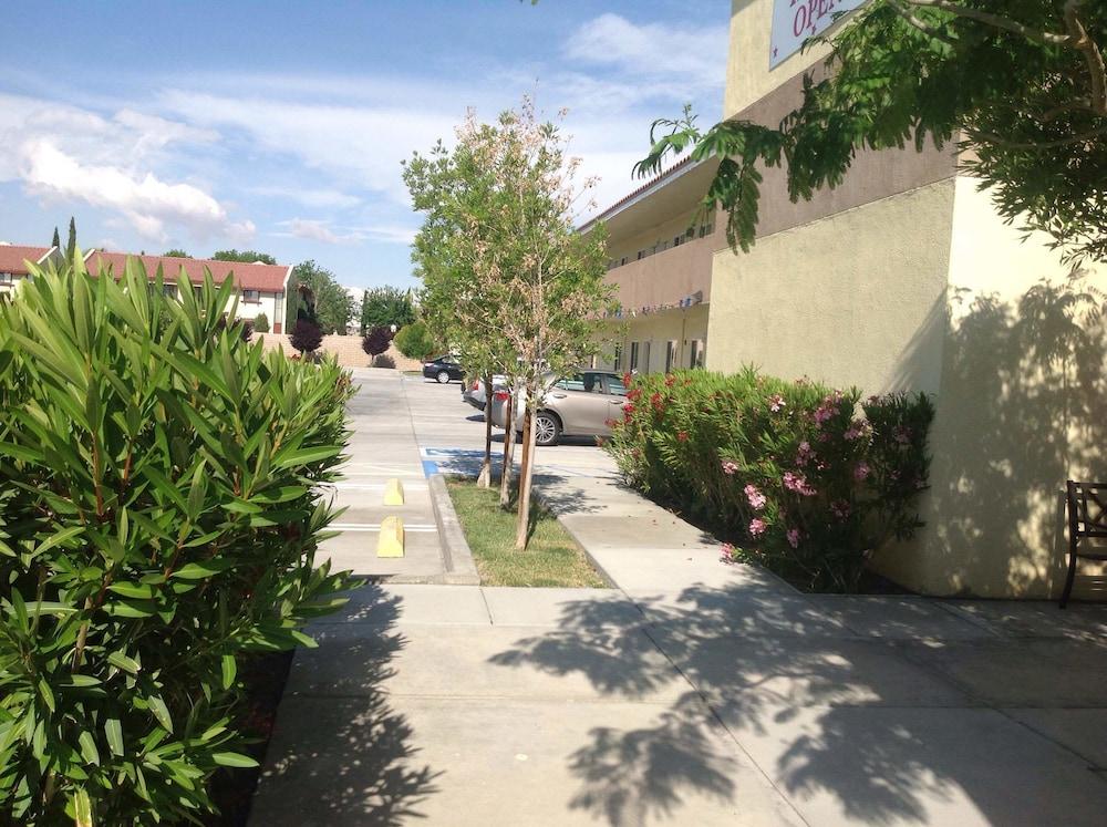 America Inn & Suites photo 30