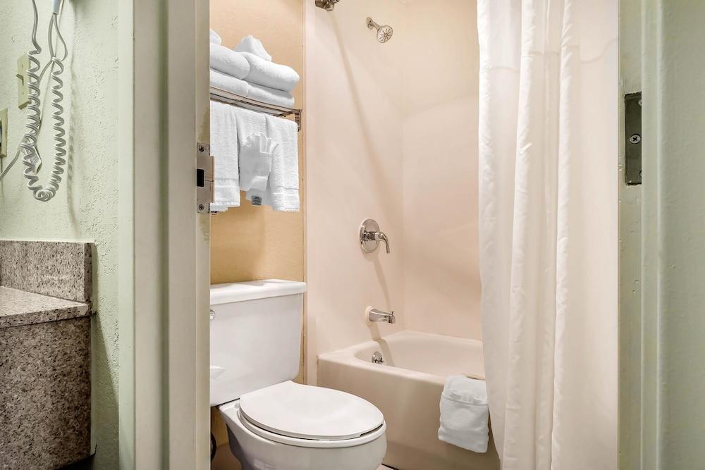 Quality Inn Culpeper photo 18
