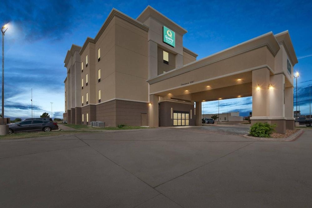 Quality Inn & Suites Pearsall photo 41
