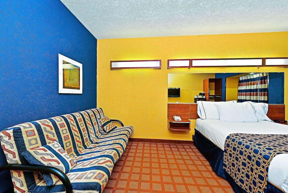 Microtel Inn & Suites by Wyndham New Braunfels photo 15