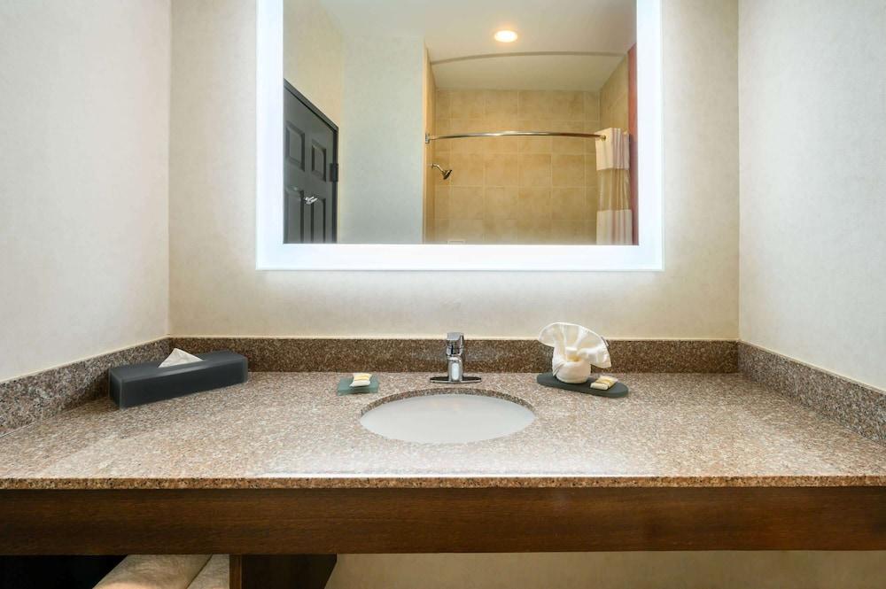 La Quinta Inn & Suites by Wyndham Longview North photo 17