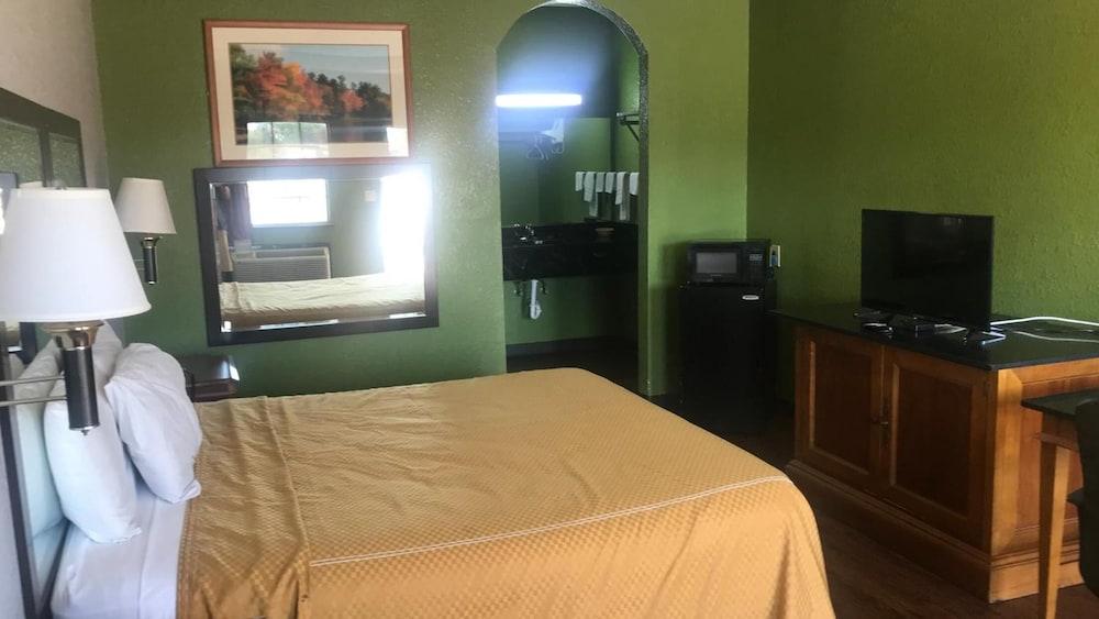 Day N Night Inn photo 3
