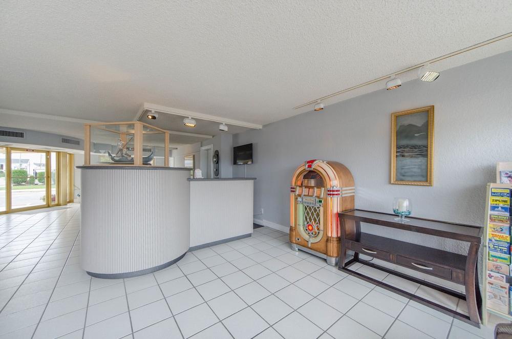Attache Motel photo 67