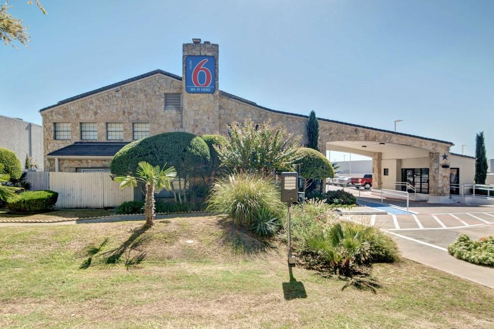 Motel 6 Dallas, TX - Forest Lane photo 28