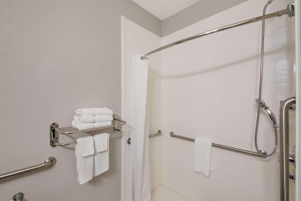 Best Western Plus Killeen/Fort Cavazos Hotel & Suites photo 21