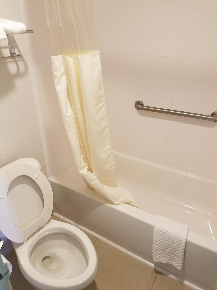 Budget Inn photo 5