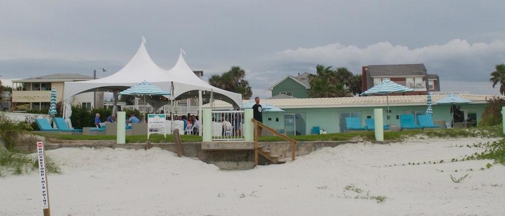The Salty Mermaid Oceanfront Hotel photo 22