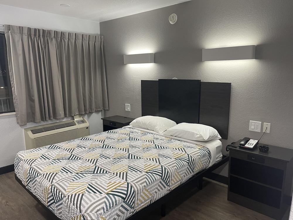 Motel 6 Denton, TX - UNT photo 12