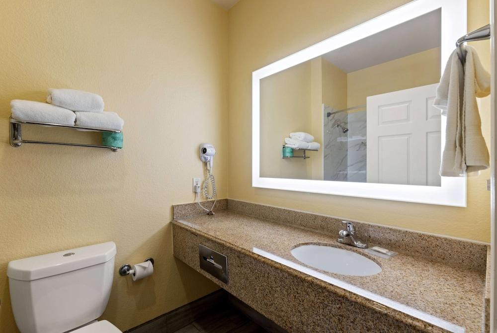 Days Inn & Suites by Wyndham Euless DFW Airport South photo 11