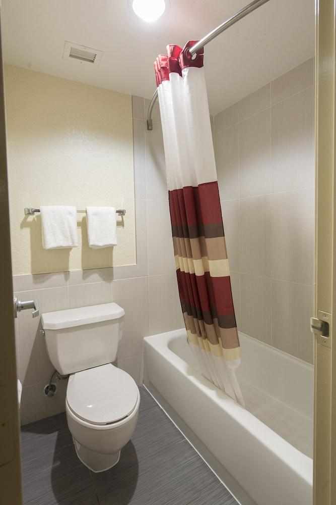 Red Roof Inn Houston - Brookhollow photo 10