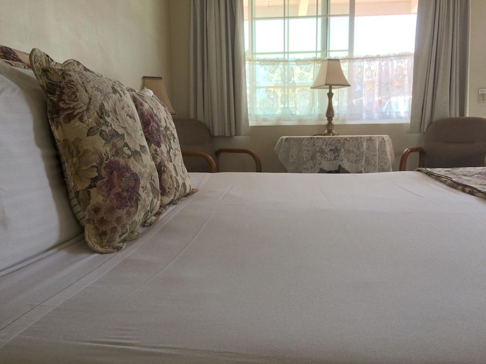 Sundown Inn photo 25