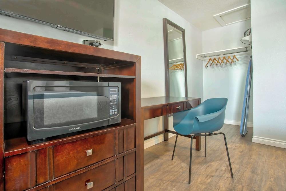 Studio 6 Suites Albany, OR photo 18