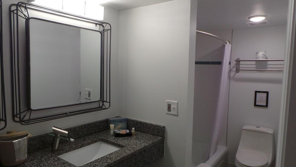 Island House Hotel photo 8