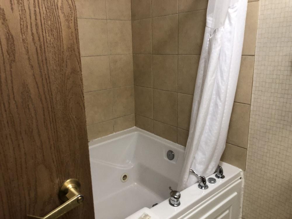 Wingate by Wyndham Ashland photo 10