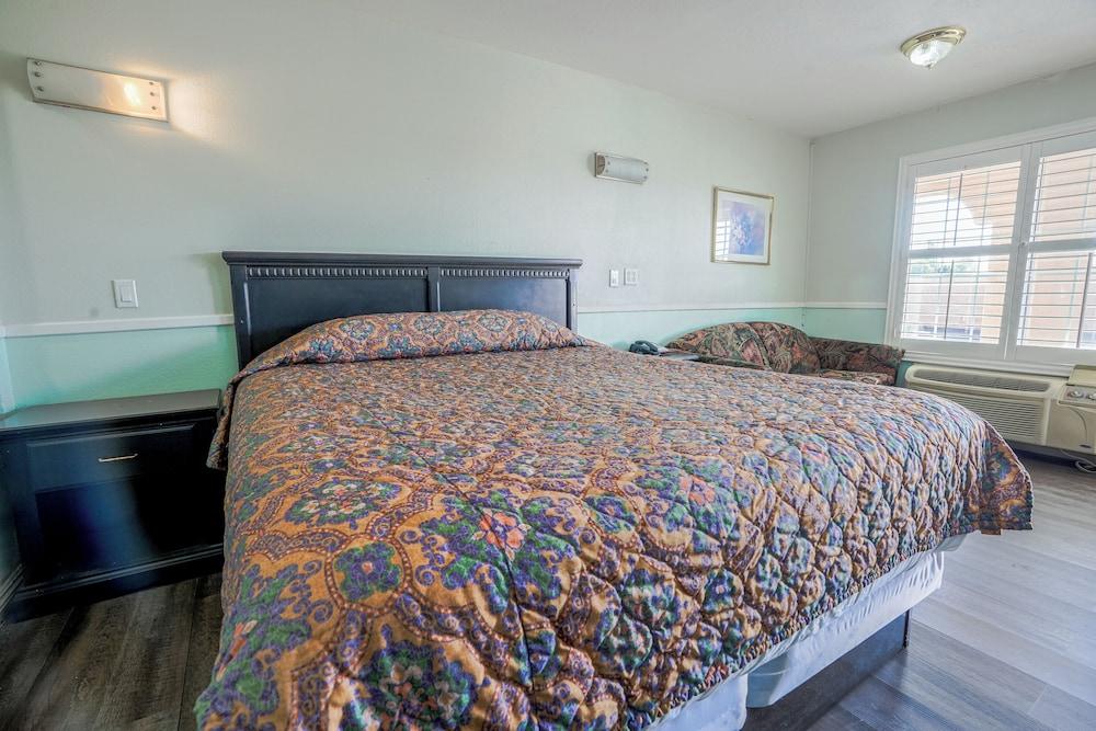 Day&Night Inn photo 17
