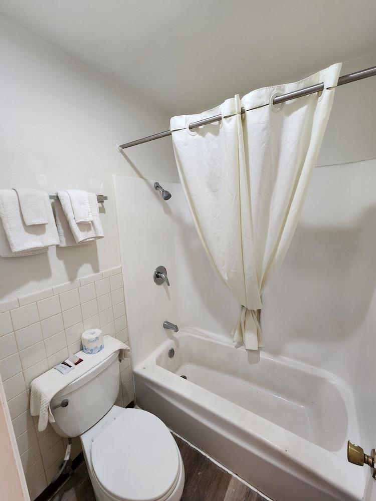 Satellite Inn photo 21