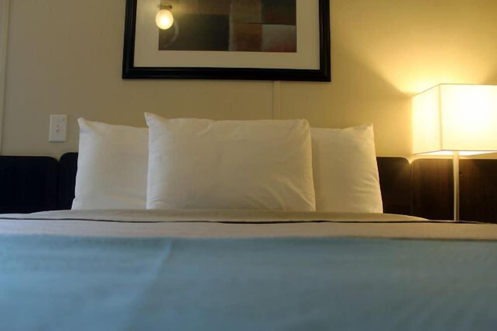Shale Lodge Pleasanton photo 9