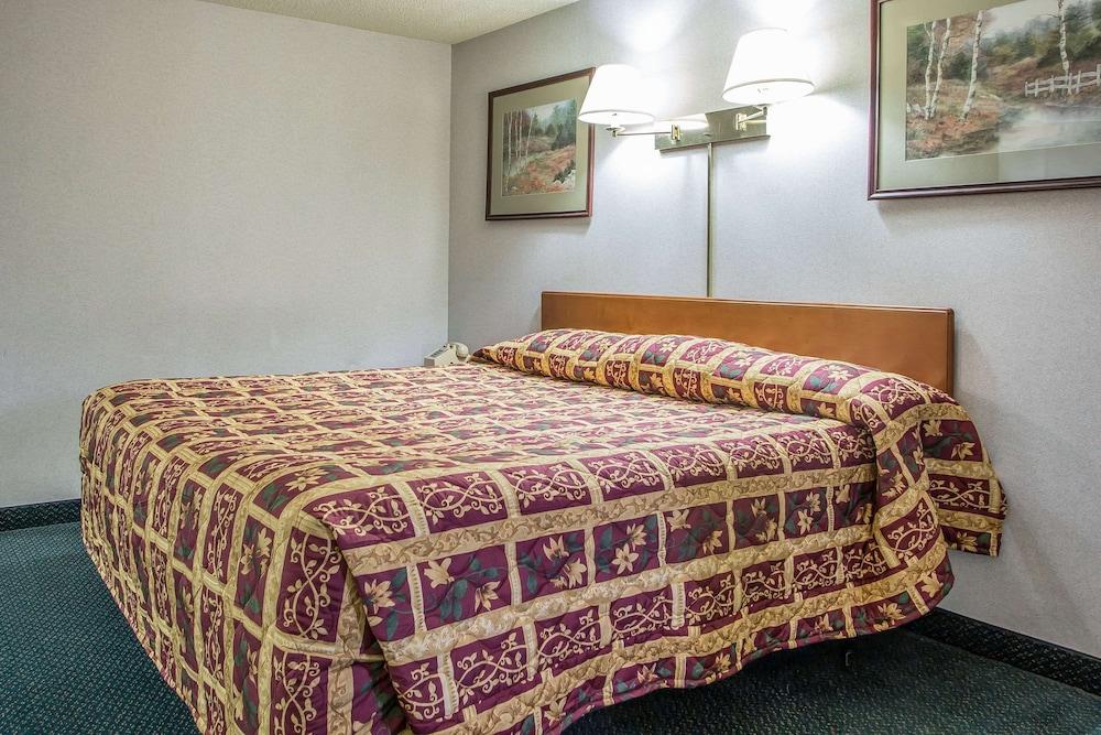Rodeway Inn Bedford photo 29