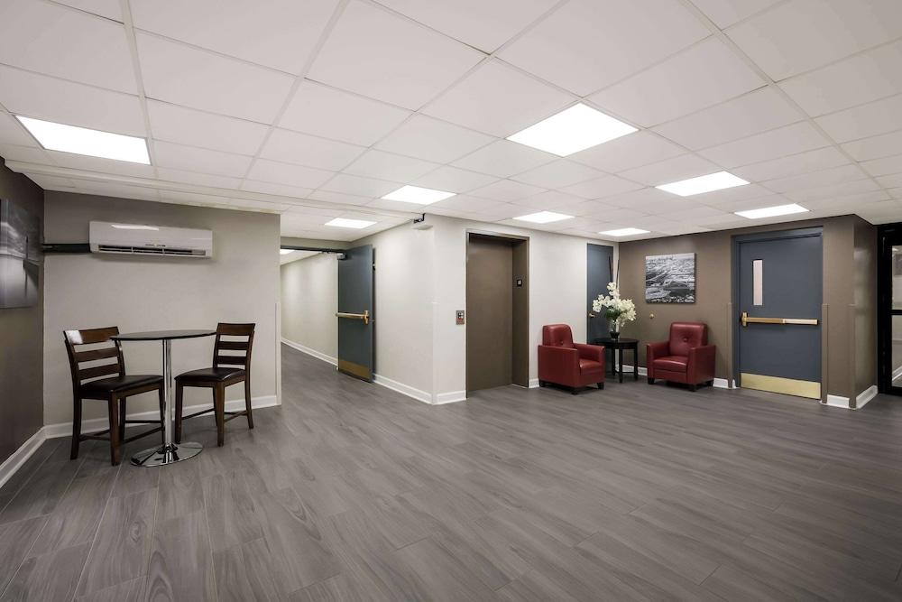 Suburban Studios Milwaukee Airport photo 4