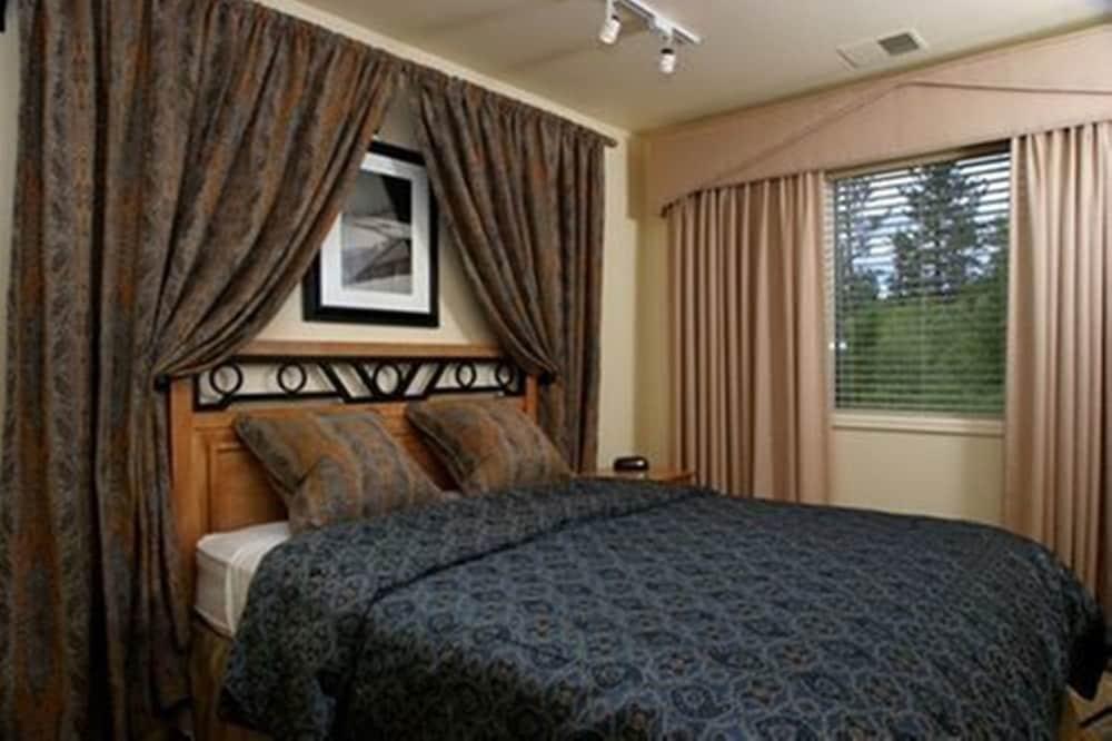 The Lodge at Kingsbury Crossing photo 3