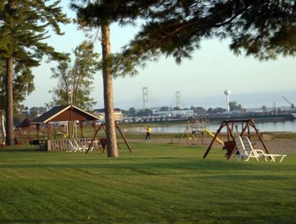 Waterfront Inn - Mackinaw City photo 18